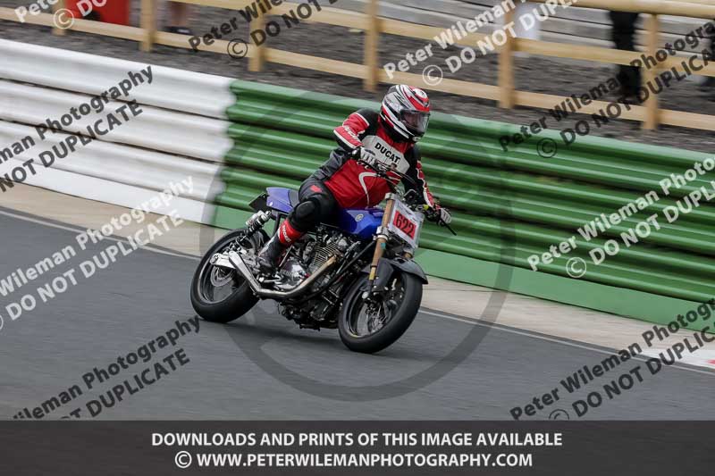 Vintage motorcycle club;eventdigitalimages;mallory park;mallory park trackday photographs;no limits trackdays;peter wileman photography;trackday digital images;trackday photos;vmcc festival 1000 bikes photographs